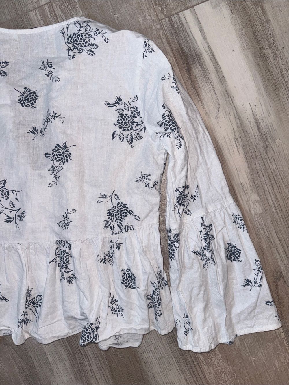 Zara White Black Floral Peplum Blouse Bell Sleeve Button Front Top Womens M - Picture 6 of 7
